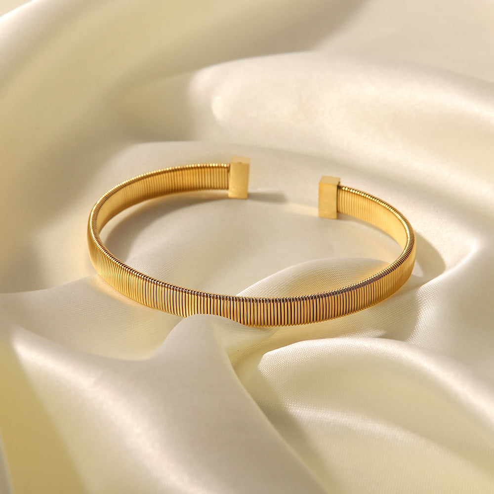 The Roma Ribbed Cuff